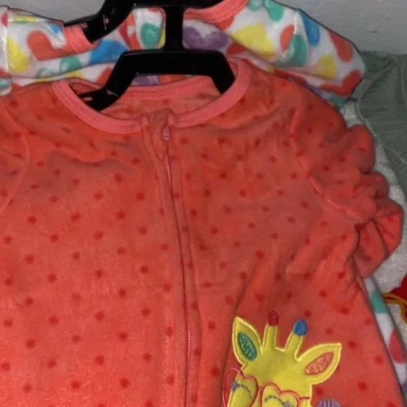 Lot of 6 pieces of girls' clothing 3-6 months new - Picture 2 of 4